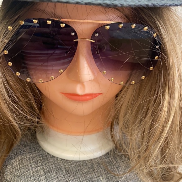 Sunglasses - Picture 4 of 7